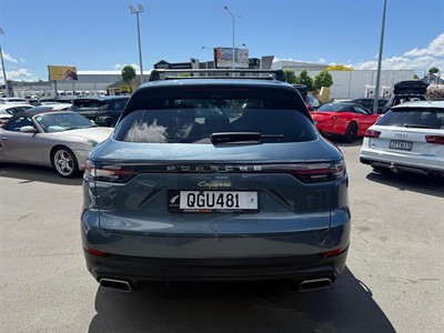 2020 Porsche Cayenne - Thumbnail