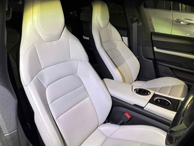 2021 Porsche Taycan - Thumbnail