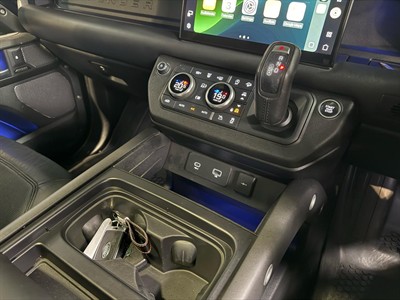 2022 Land Rover Defender - Thumbnail