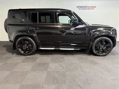 2022 Land Rover Defender - Thumbnail