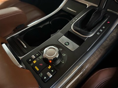 2010 Land Rover Range Rover - Thumbnail