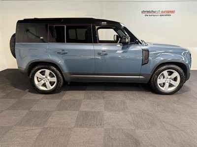 2024 Land Rover Defender - Thumbnail