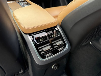 2016 Volvo XC90 - Thumbnail