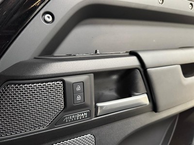 2023 Land Rover Defender - Thumbnail