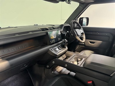 2023 Land Rover Defender - Thumbnail