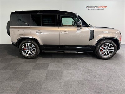 2022 Land Rover Defender - Thumbnail